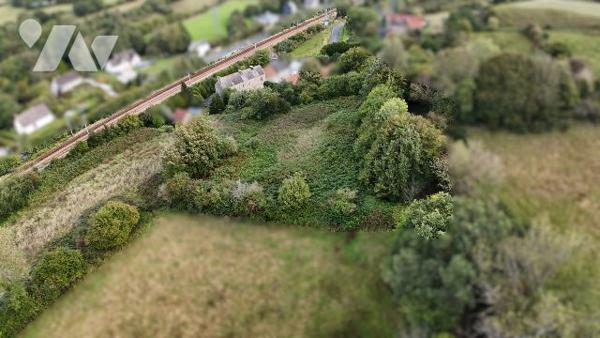 MAISON AVEC DEPENDANCES ET TERRAIN - LA GLACERIE
