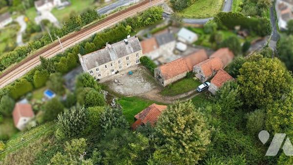 MAISON AVEC DEPENDANCES ET TERRAIN - LA GLACERIE