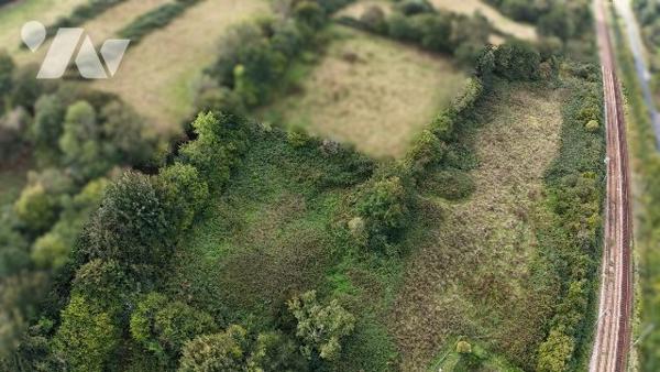 MAISON AVEC DEPENDANCES ET TERRAIN - LA GLACERIE