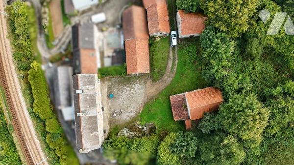 MAISON AVEC DEPENDANCES ET TERRAIN - LA GLACERIE