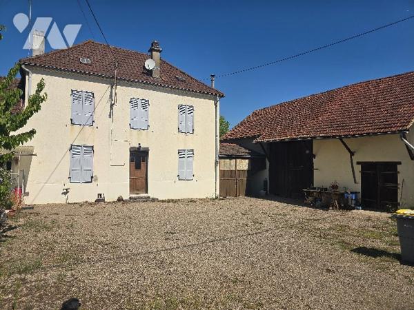 Maison de village avec dépendances sur un terrain de 3 231 m²
