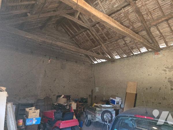 Maison de village avec dépendances sur un terrain de 3 231 m²