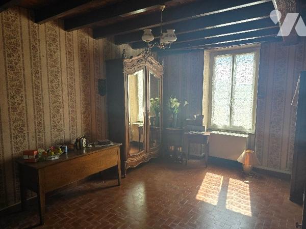 Maison de village avec dépendances sur un terrain de 3 231 m²