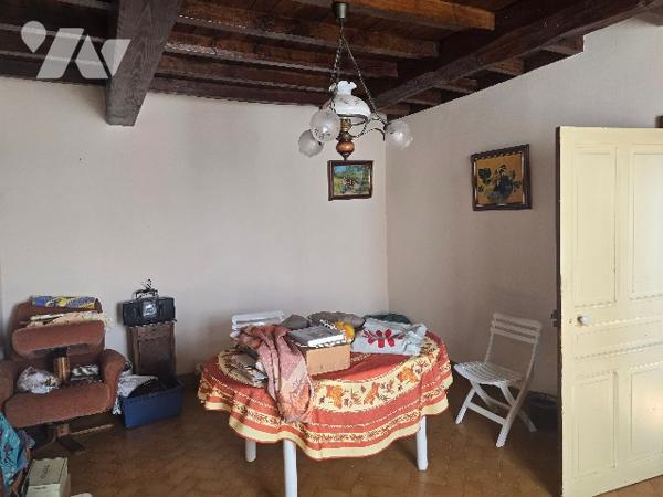 Maison de village avec dépendances sur un terrain de 3 231 m²