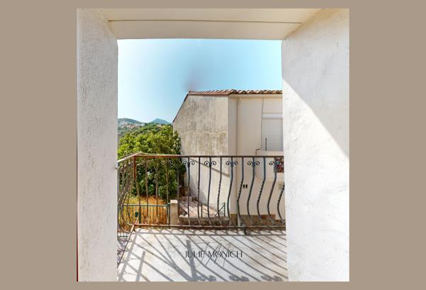 MAISON DE VILLAGE AVEC GARAGE
