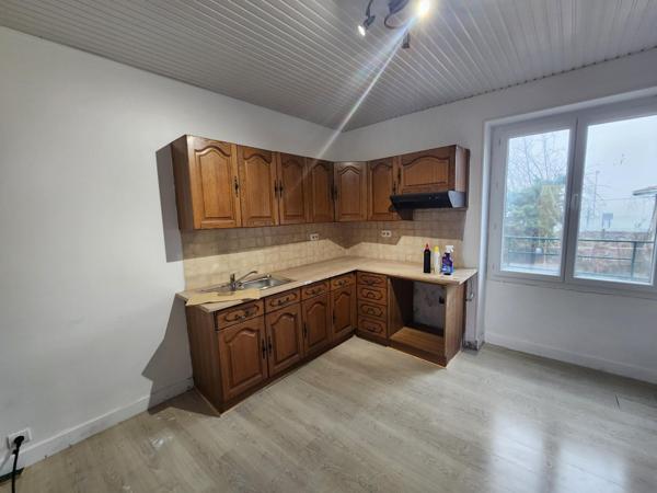 Immeuble à THIVIERS, 24800 - 200m²