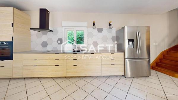 MAISON INDIVIDUELLE SANS VIS A VIS AVEC TERRAIN ET HANGAR