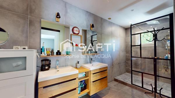 MAISON INDIVIDUELLE SANS VIS A VIS AVEC TERRAIN ET HANGAR