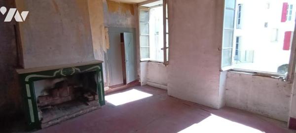 Immeuble de 3 plateaux à rénover