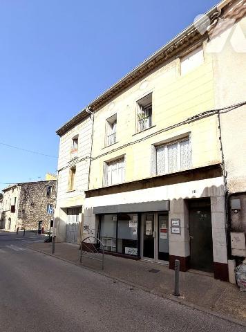 Grand immeuble de rapport avec cours, terrasses et garage centre-ville