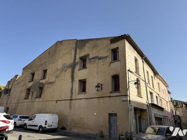 Grand immeuble de rapport avec cours, terrasses et garage centre-ville