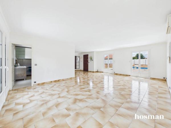 Maison 7 pièces de 205 m² avec piscine et jardin de 485 m² - Villenave-d'Ornon (33140)