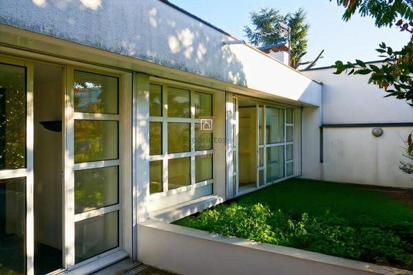 Maison d'architecte trois chambres  avec piscine et jardin