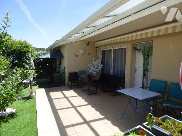 résidence LES SENIORIALES, quartier Maubec, proche tous commerces,
Vend villa de plain-pied de 71m²