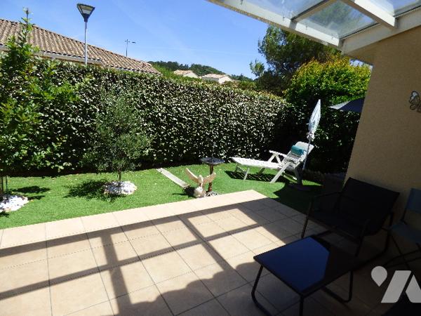 résidence LES SENIORIALES, quartier Maubec, proche tous commerces,
Vend villa de plain-pied de 71m²