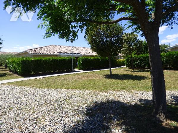 résidence LES SENIORIALES, quartier Maubec, proche tous commerces,
Vend villa de plain-pied de 71m²