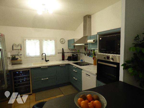résidence LES SENIORIALES, quartier Maubec, proche tous commerces,
Vend villa de plain-pied de 71m²