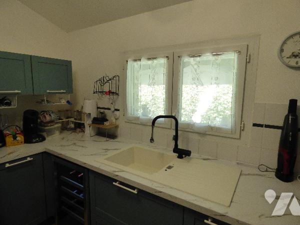 résidence LES SENIORIALES, quartier Maubec, proche tous commerces,
Vend villa de plain-pied de 71m²