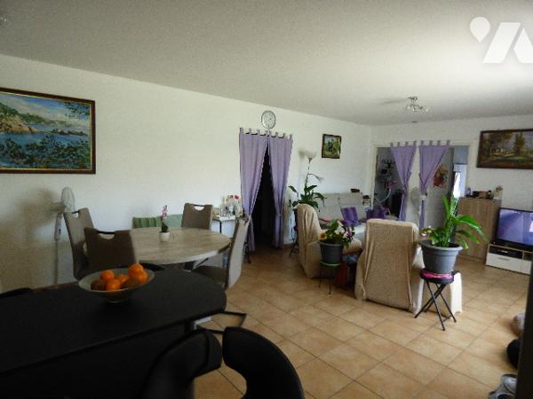 résidence LES SENIORIALES, quartier Maubec, proche tous commerces,
Vend villa de plain-pied de 71m²