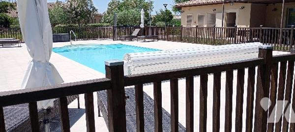 résidence LES SENIORIALES, quartier Maubec, proche tous commerces,
Vend villa de plain-pied de 71m²