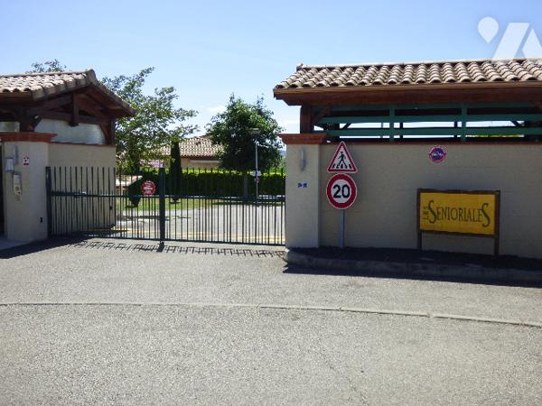 résidence LES SENIORIALES, quartier Maubec, proche tous commerces,
Vend villa de plain-pied de 71m²