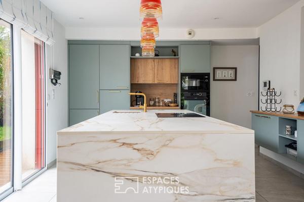 Maison familiale à l’abri des regards, à quelques pas de l’océan.