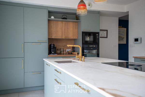 Maison familiale à l’abri des regards, à quelques pas de l’océan.