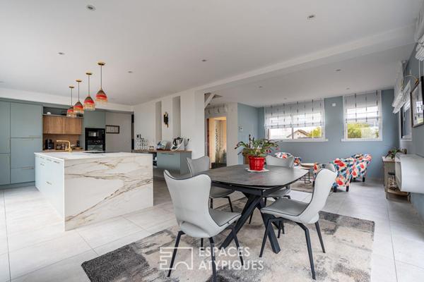 Maison familiale à l’abri des regards, à quelques pas de l’océan.