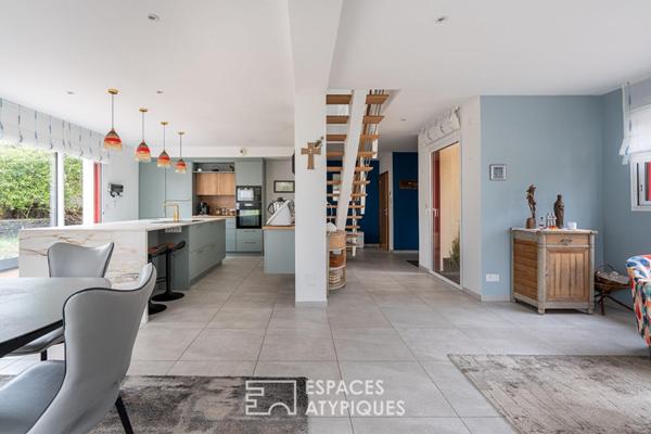 Maison familiale à l’abri des regards, à quelques pas de l’océan.