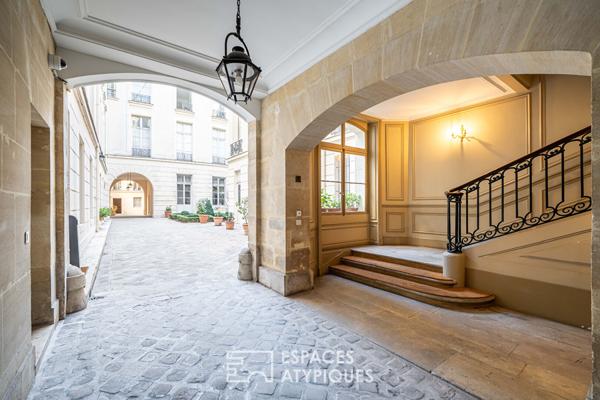 Un duplex à réinventer avec vue sur l’emblématique Place des Vosges