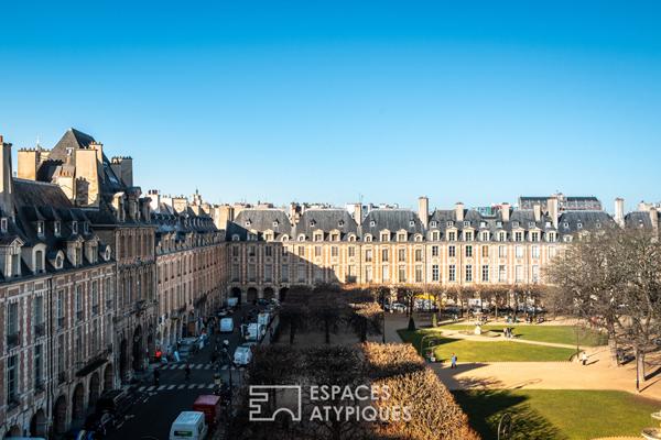 Un duplex à réinventer avec vue sur l’emblématique Place des Vosges