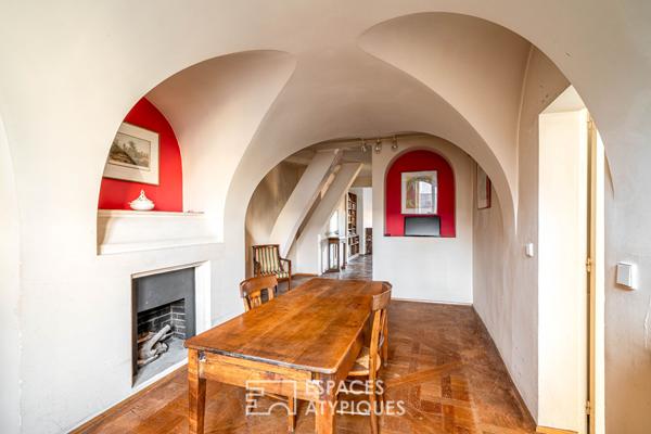 Un duplex à réinventer avec vue sur l’emblématique Place des Vosges