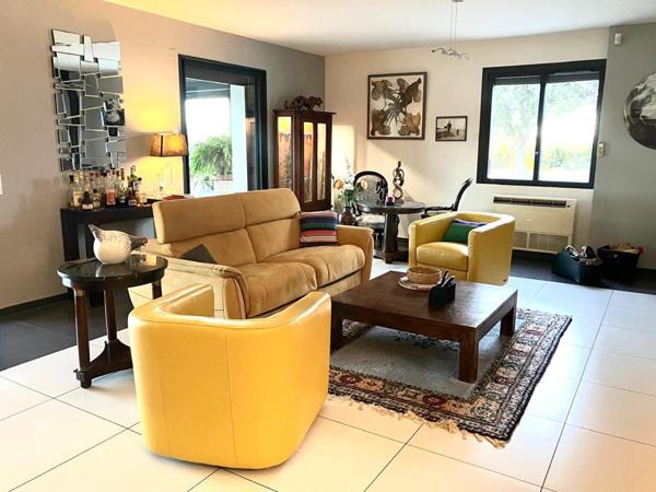 Villa Paulhan 6 pièce(s) 130 m2habitable ,230m² utile sur parcelle 12000m²