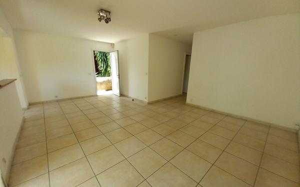 Appartement à vendre    2 pièces • 63 m2 Le Gosier