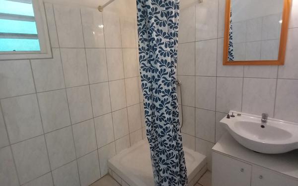 Appartement à vendre    2 pièces • 63 m2 Le Gosier