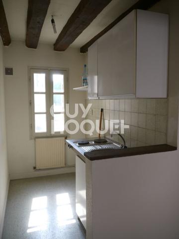 Chartres, studio centre ville.