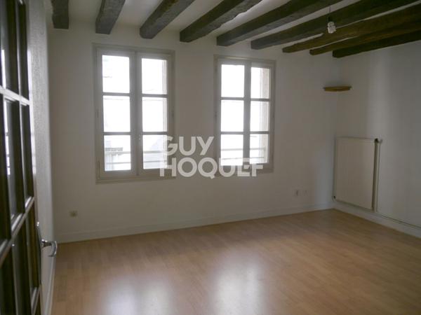 Chartres, studio centre ville.