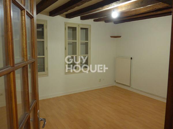 Chartres, studio centre ville.