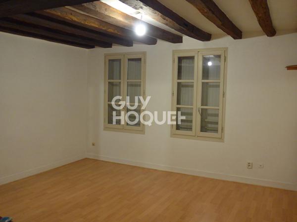 Chartres, studio centre ville.