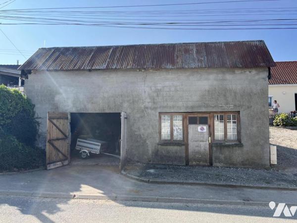 Grand GARAGE ancien de 50m2 construit sur 271m2, en zone constructible.