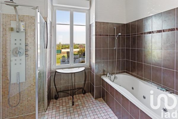 Maison 7 pièces de 210 m² à Ligné (44850)