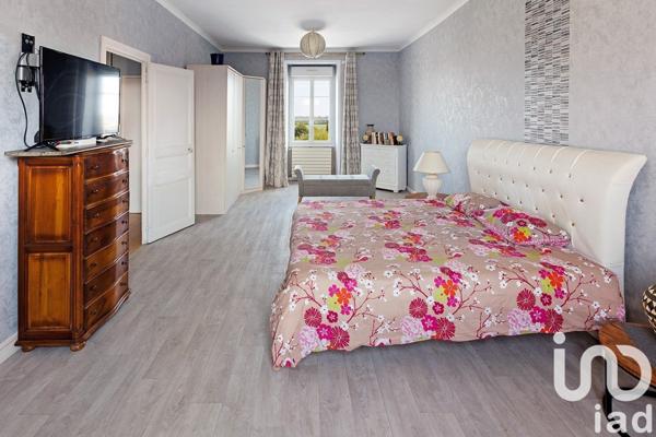 Maison 7 pièces de 210 m² à Ligné (44850)