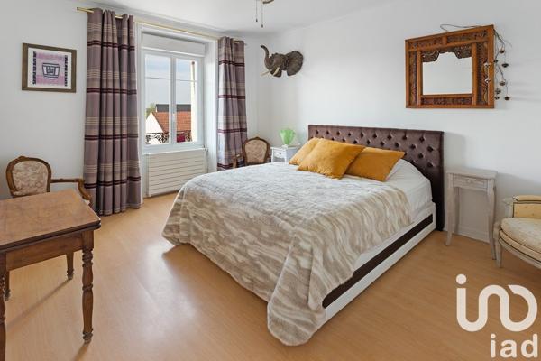 Maison 7 pièces de 210 m² à Ligné (44850)