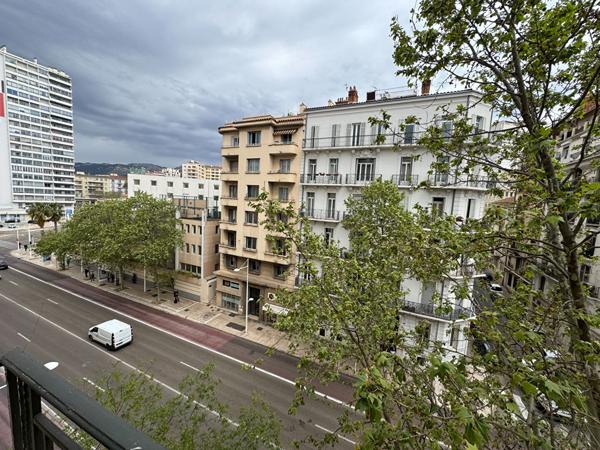Appartement 4 pièces  proximité immédiate tribunal - Toulon Centre Ville