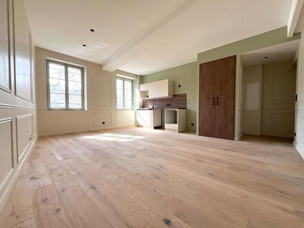 Lyon 1er. T3 - 61 m² entièrement rénové - Bords de Saône.