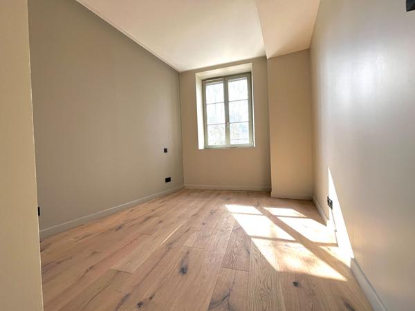 Lyon 1er. T3 - 61 m² entièrement rénové - Bords de Saône.