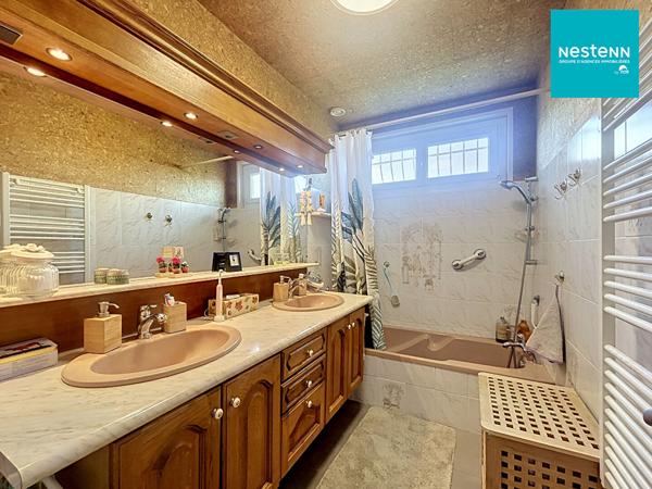 Maison familiale Bonson - 5 pièces - parcelle de 920 m² piscinable