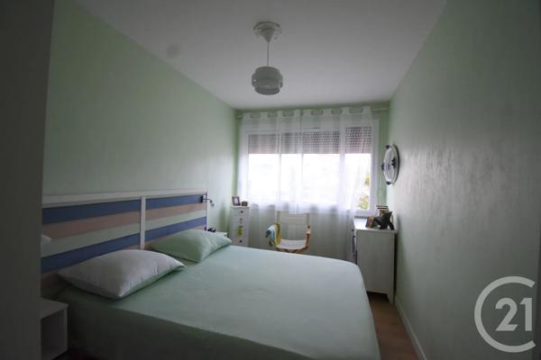 Appartement à vendre  3 pièces - 67,15 m 2   VICHY  - 03