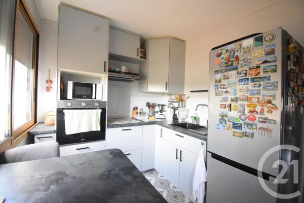 Appartement à vendre  3 pièces - 67,15 m 2   VICHY  - 03