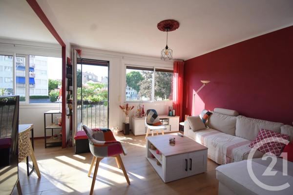 Appartement à vendre  3 pièces - 67,15 m 2   VICHY  - 03